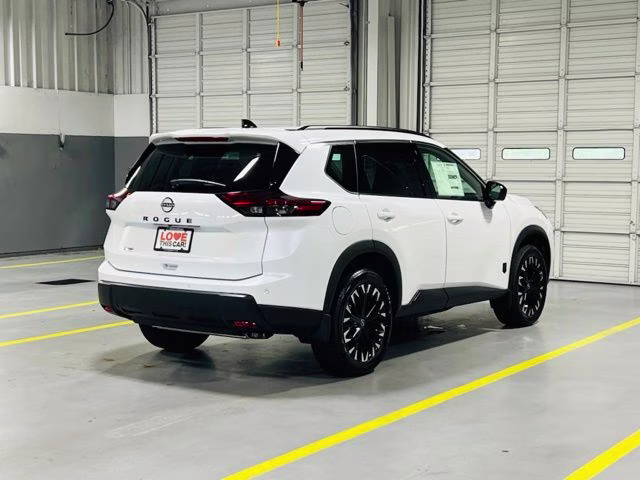 2026 Everest White Pearl Tricoat Nissan Rogue Dark Armor FWD SUV
