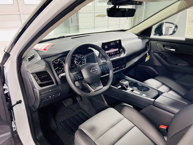 2026 Everest White Pearl Tricoat Nissan Rogue Dark Armor FWD SUV