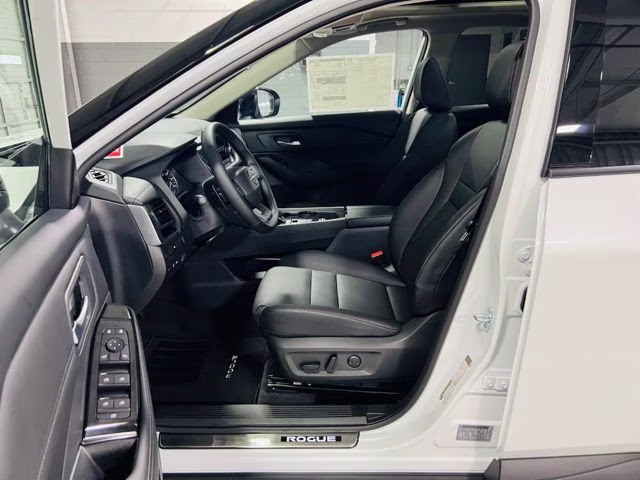2026 Everest White Pearl Tricoat Nissan Rogue Dark Armor FWD SUV