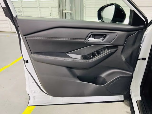 2026 Everest White Pearl Tricoat Nissan Rogue Dark Armor FWD SUV