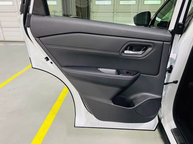2026 Everest White Pearl Tricoat Nissan Rogue Dark Armor FWD SUV
