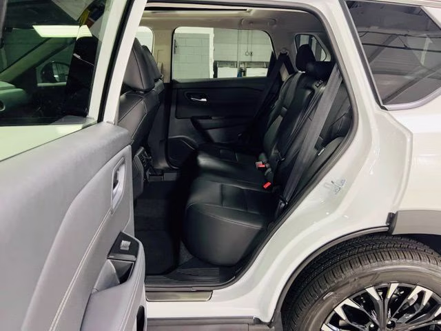 2026 Everest White Pearl Tricoat Nissan Rogue Dark Armor FWD SUV