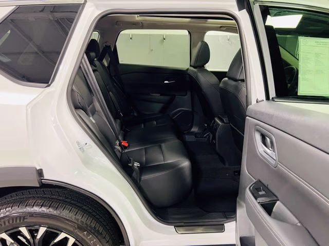 2026 Everest White Pearl Tricoat Nissan Rogue Dark Armor FWD SUV