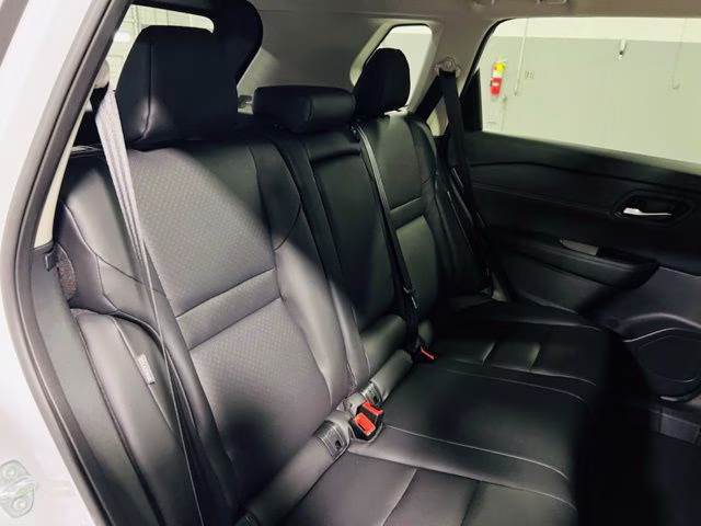 2026 Everest White Pearl Tricoat Nissan Rogue Dark Armor FWD SUV