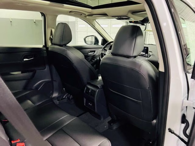 2026 Everest White Pearl Tricoat Nissan Rogue Dark Armor FWD SUV