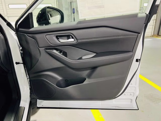 2026 Everest White Pearl Tricoat Nissan Rogue Dark Armor FWD SUV
