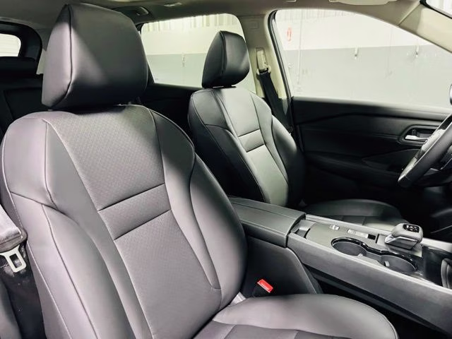 2026 Everest White Pearl Tricoat Nissan Rogue Dark Armor FWD SUV