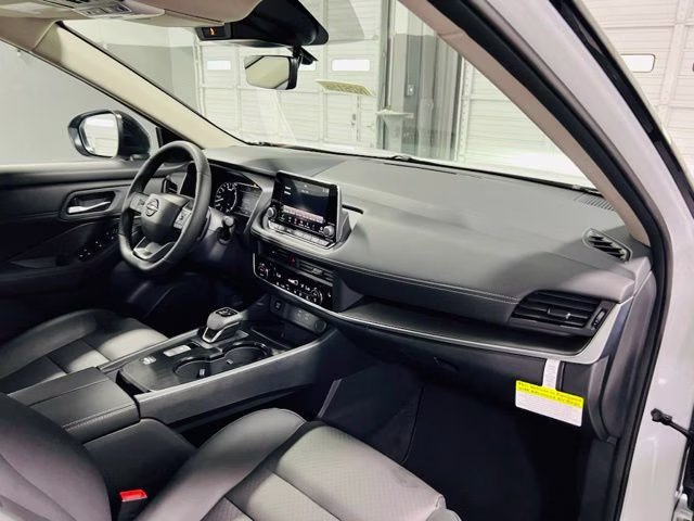 2026 Everest White Pearl Tricoat Nissan Rogue Dark Armor FWD SUV