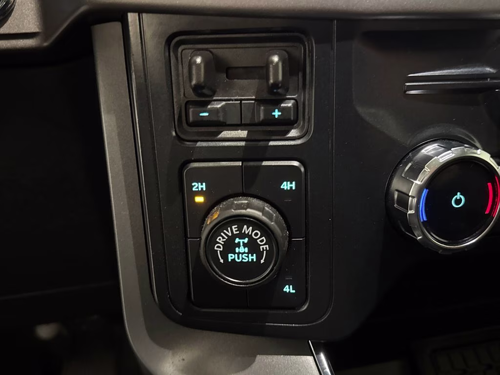 2025 Atlas Blue Metallic Ford F-150 XLT 4X4 Truck