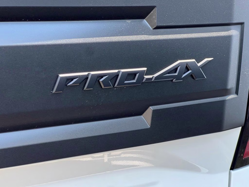 2026 Glacier White Nissan Frontier PRO-4X 4X4 Truck