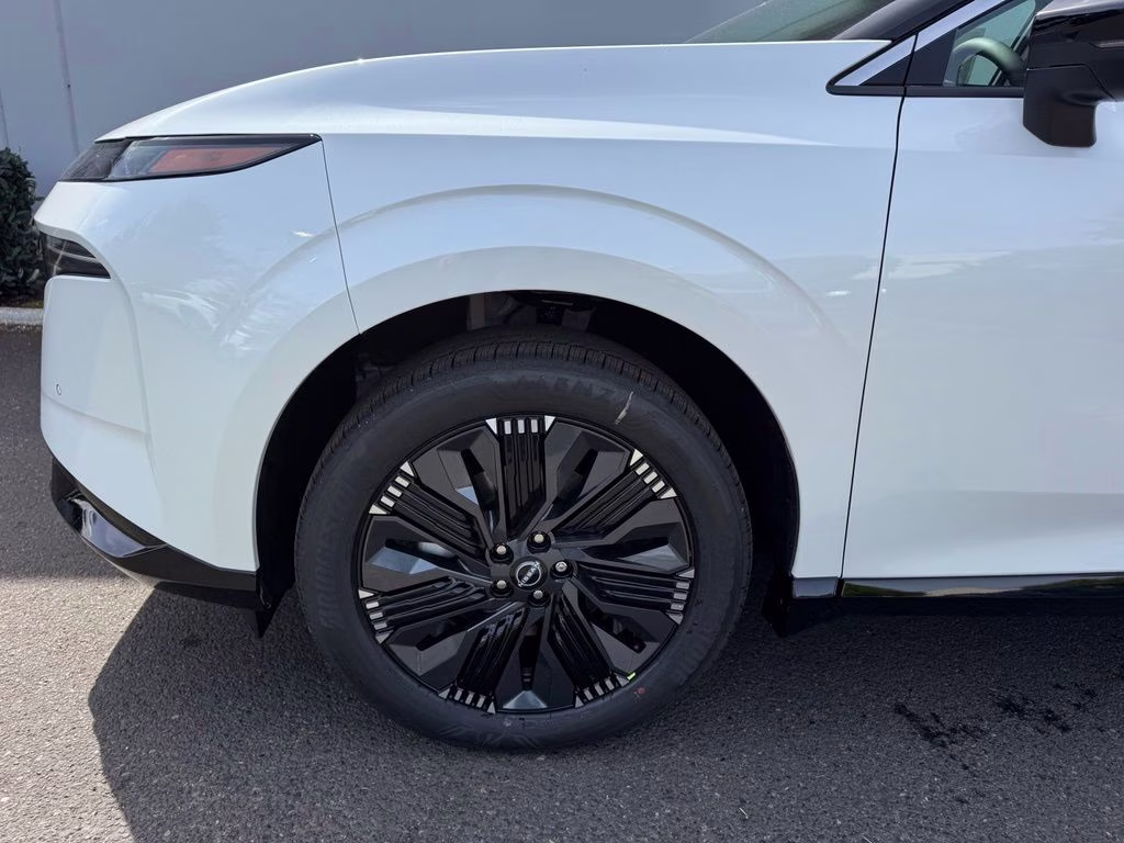 2026 Everest White Pearl/Black Nissan Murano Platinum AWD SUV