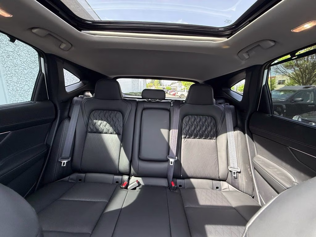 2026 Everest White Pearl/Black Nissan Murano Platinum AWD SUV