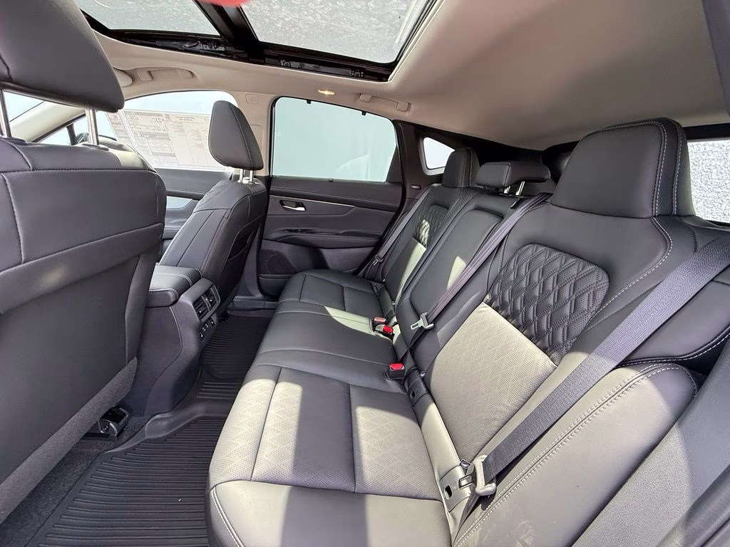 2026 Everest White Pearl/Black Nissan Murano Platinum AWD SUV