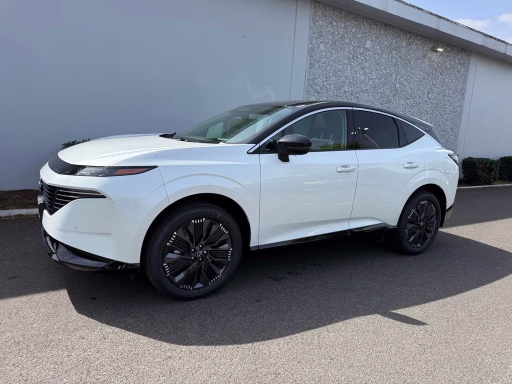 2026 Everest White Pearl/Black Nissan Murano Platinum AWD SUV