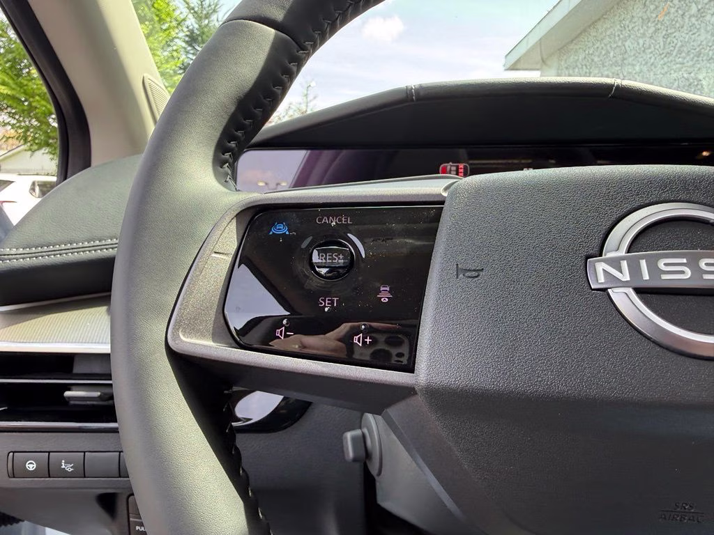 2026 Everest White Pearl/Black Nissan Murano Platinum AWD SUV