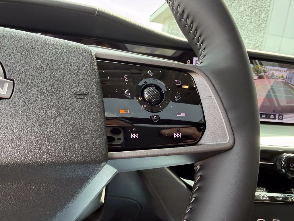2026 Everest White Pearl/Black Nissan Murano Platinum AWD SUV