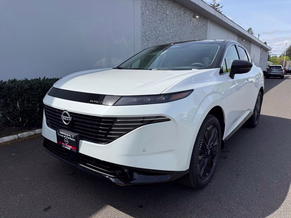 2026 Everest White Pearl/Black Nissan Murano Platinum AWD SUV