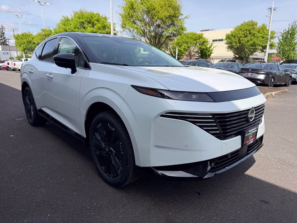 2026 Everest White Pearl/Black Nissan Murano Platinum AWD SUV