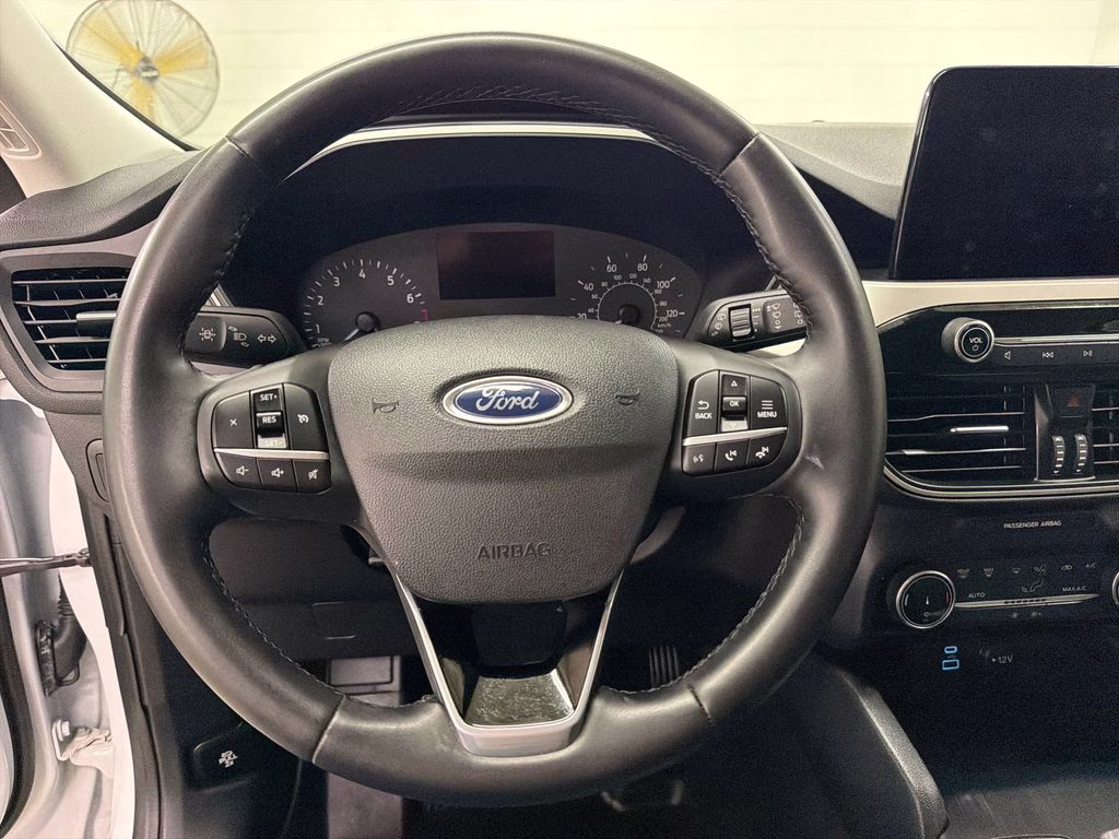 2022 Oxford White Ford Escape SE FWD SUV