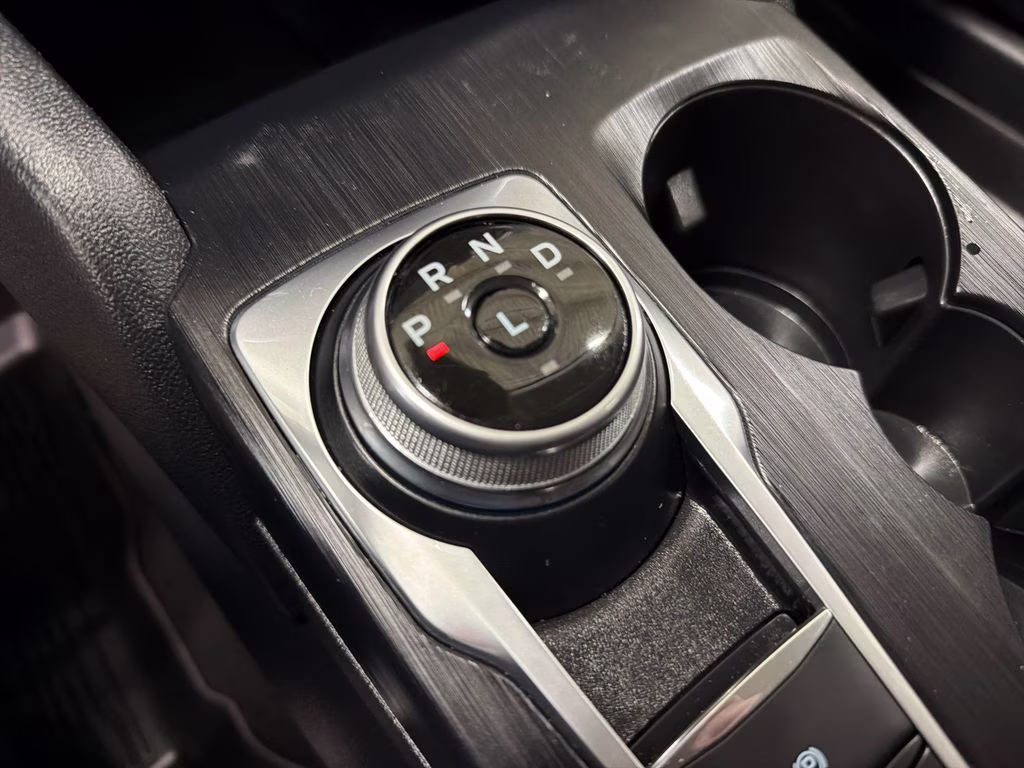 2022 Oxford White Ford Escape SE FWD SUV