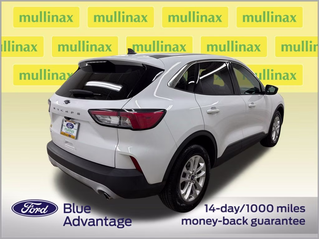 2022 Oxford White Ford Escape SE FWD SUV