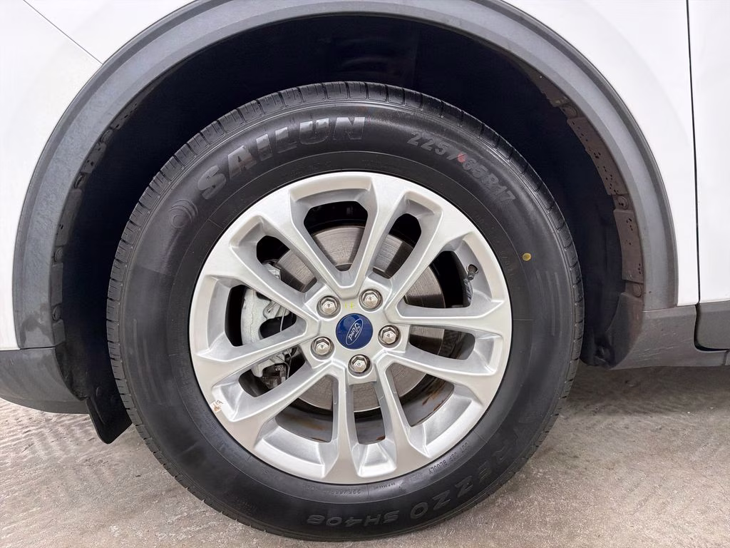 2022 Oxford White Ford Escape SE FWD SUV