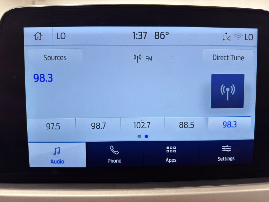 2022 Oxford White Ford Escape SE FWD SUV