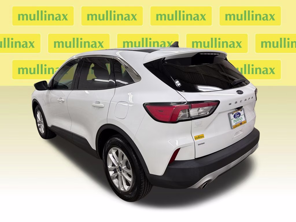 2022 Oxford White Ford Escape SE FWD SUV
