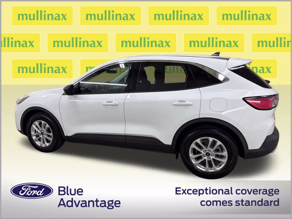 2022 Oxford White Ford Escape SE FWD SUV