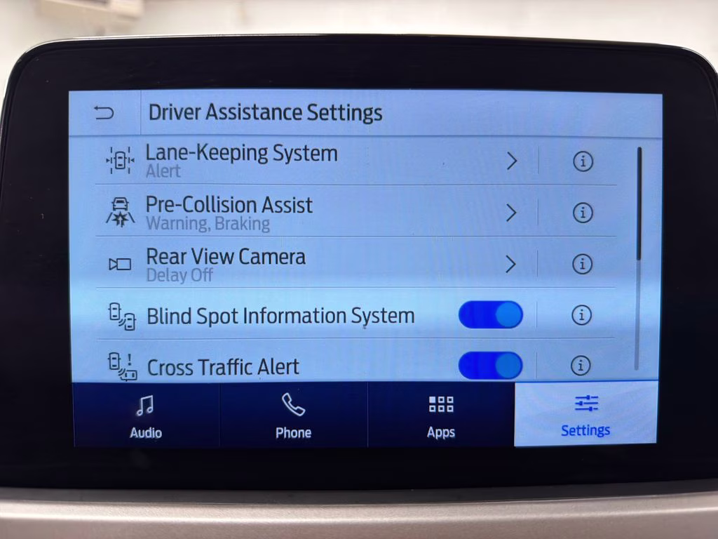 2022 Oxford White Ford Escape SE FWD SUV