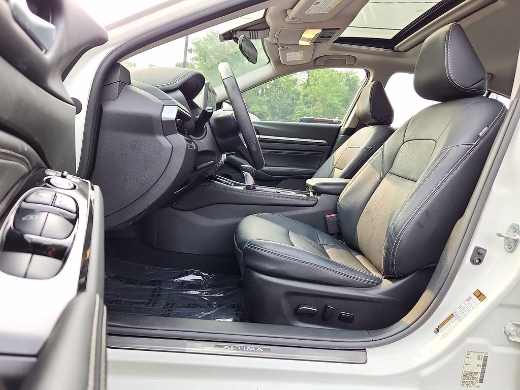 2023 Pearl White Tricoat Nissan Altima 2.5 SL AWD Sedan