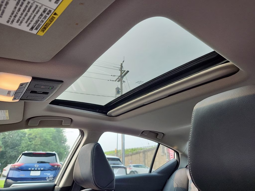 2023 Pearl White Tricoat Nissan Altima 2.5 SL AWD Sedan