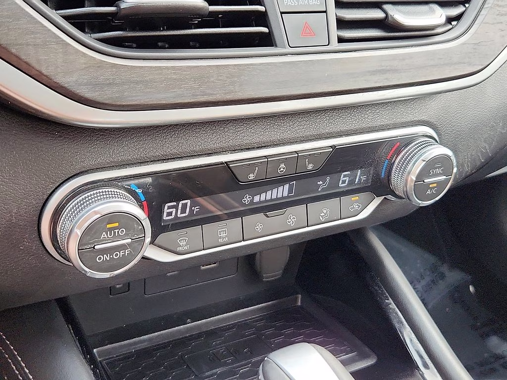 2023 Pearl White Tricoat Nissan Altima 2.5 SL AWD Sedan