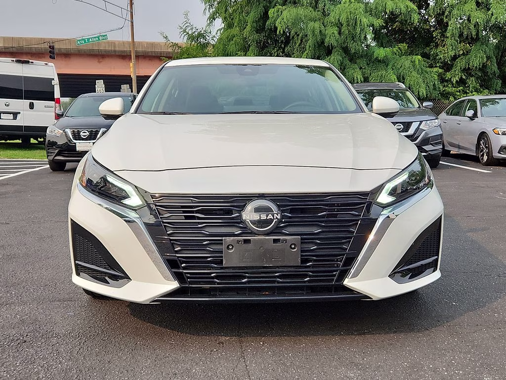 2023 Pearl White Tricoat Nissan Altima 2.5 SL AWD Sedan