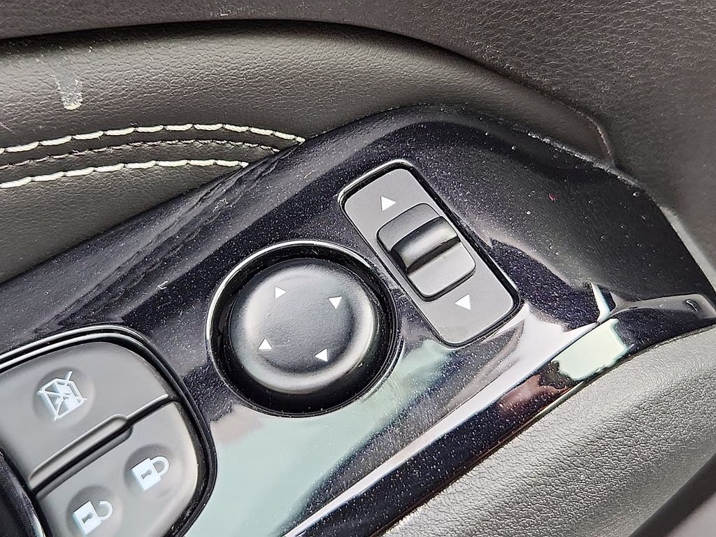 2023 Pearl White Tricoat Nissan Altima 2.5 SL AWD Sedan