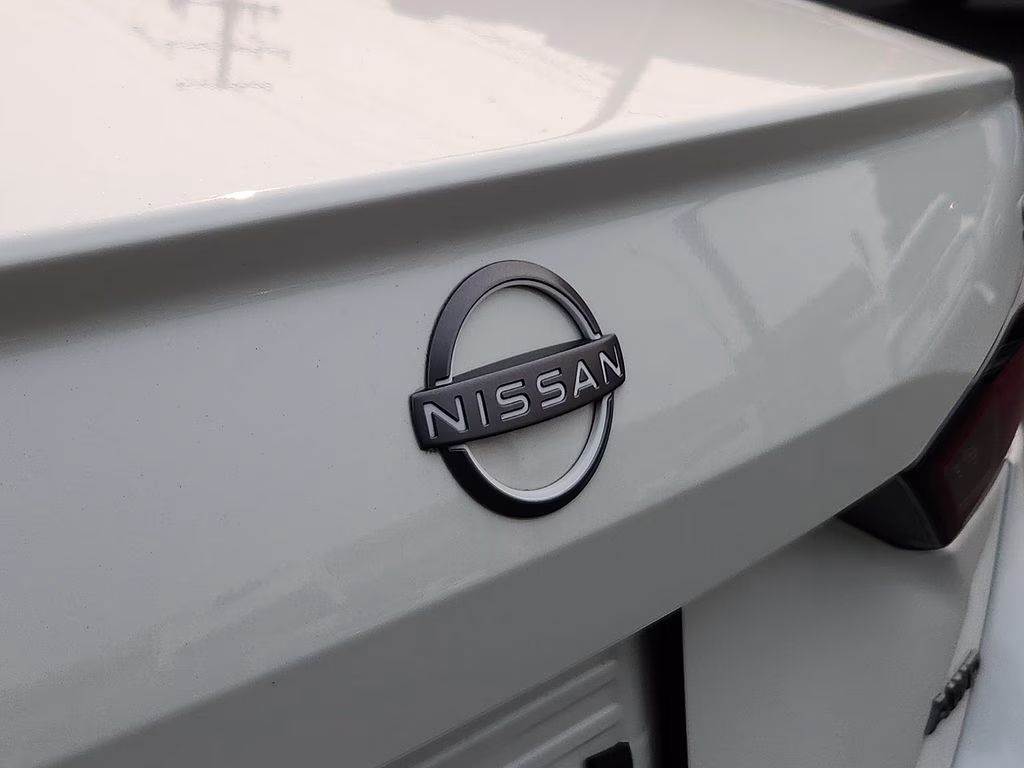 2023 Pearl White Tricoat Nissan Altima 2.5 SL AWD Sedan