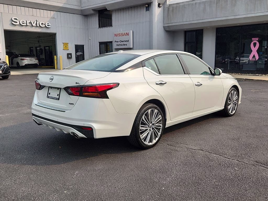 2023 Pearl White Tricoat Nissan Altima 2.5 SL AWD Sedan
