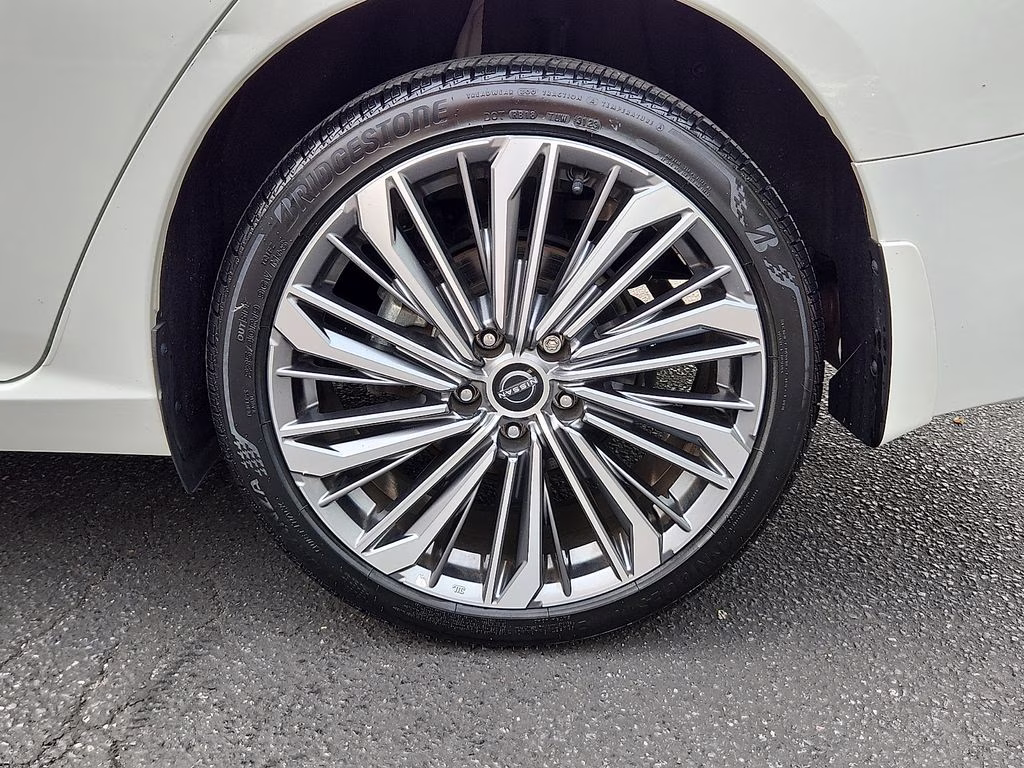 2023 Pearl White Tricoat Nissan Altima 2.5 SL AWD Sedan