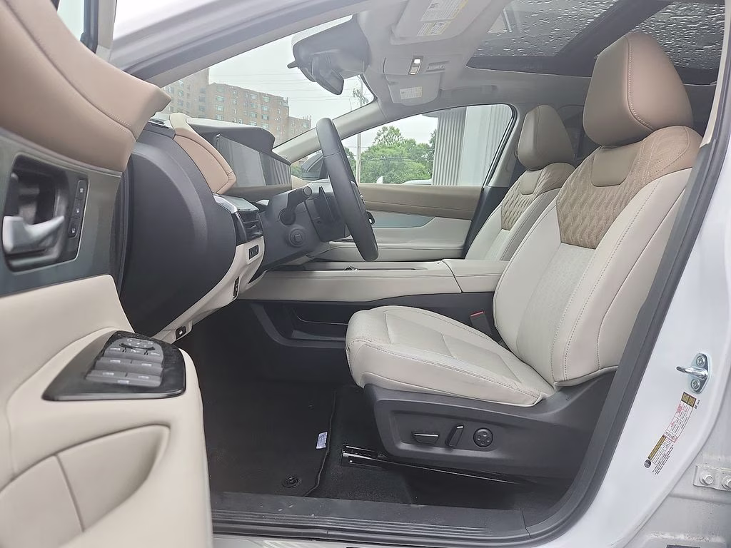 2026 Everest White Pearl Tricoat Nissan Murano Platinum AWD SUV