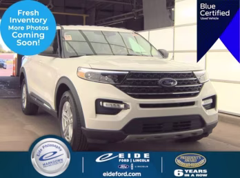 2024 Star White Metallic Tri-Coat Ford Explorer XLT 4X4 SUV