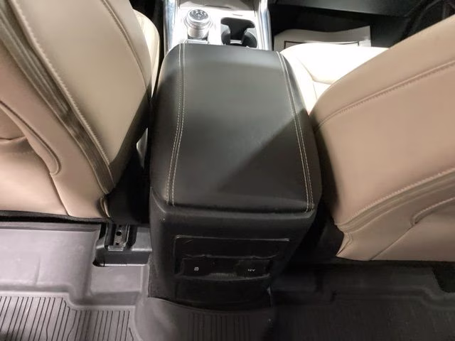 2024 Star White Metallic Tri-Coat Ford Explorer XLT 4X4 SUV