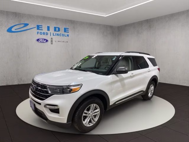 2024 Star White Metallic Tri-Coat Ford Explorer XLT 4X4 SUV