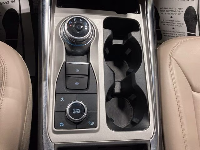 2024 Star White Metallic Tri-Coat Ford Explorer XLT 4X4 SUV