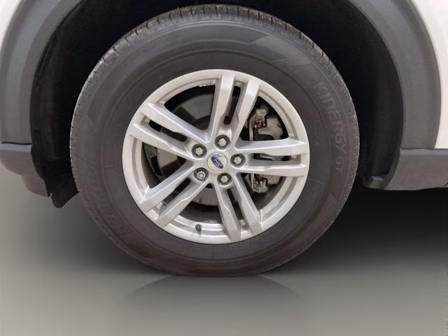 2024 Star White Metallic Tri-Coat Ford Explorer XLT 4X4 SUV