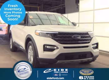 2024 Star White Metallic Tri-Coat Ford Explorer XLT 4X4 SUV