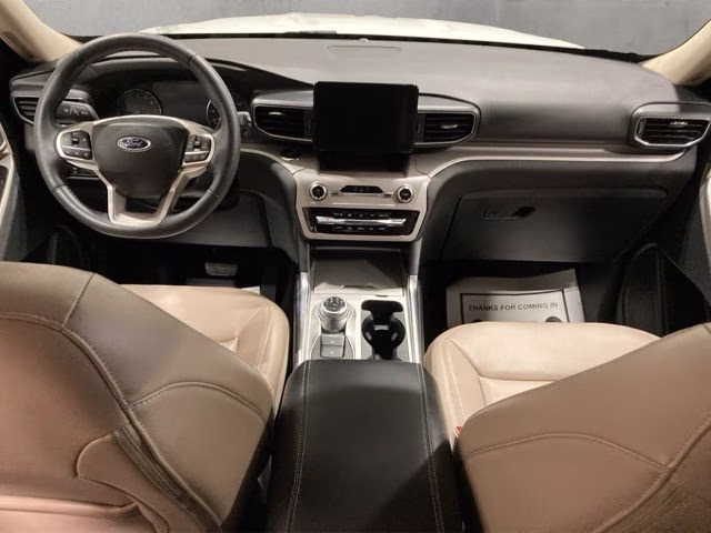 2024 Star White Metallic Tri-Coat Ford Explorer XLT 4X4 SUV