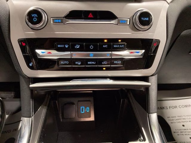 2024 Star White Metallic Tri-Coat Ford Explorer XLT 4X4 SUV