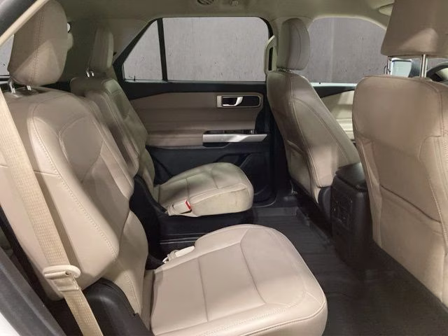 2024 Star White Metallic Tri-Coat Ford Explorer XLT 4X4 SUV