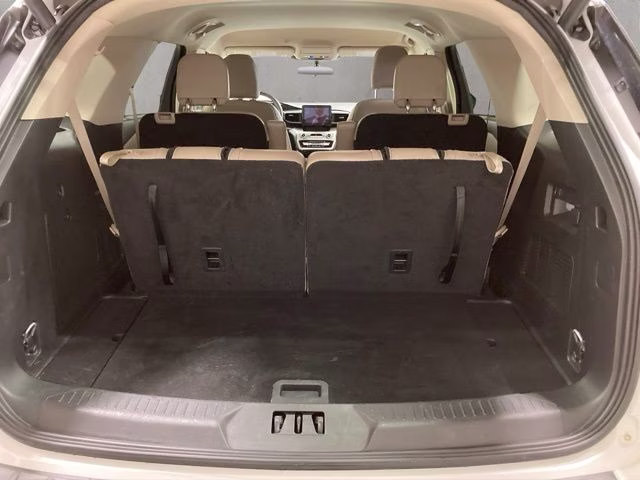 2024 Star White Metallic Tri-Coat Ford Explorer XLT 4X4 SUV