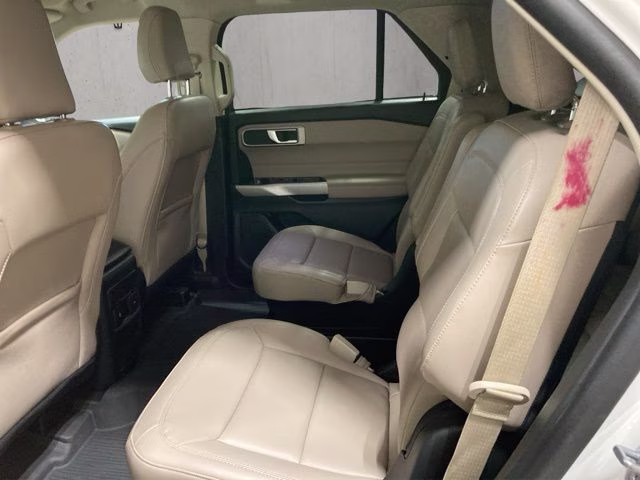 2024 Star White Metallic Tri-Coat Ford Explorer XLT 4X4 SUV